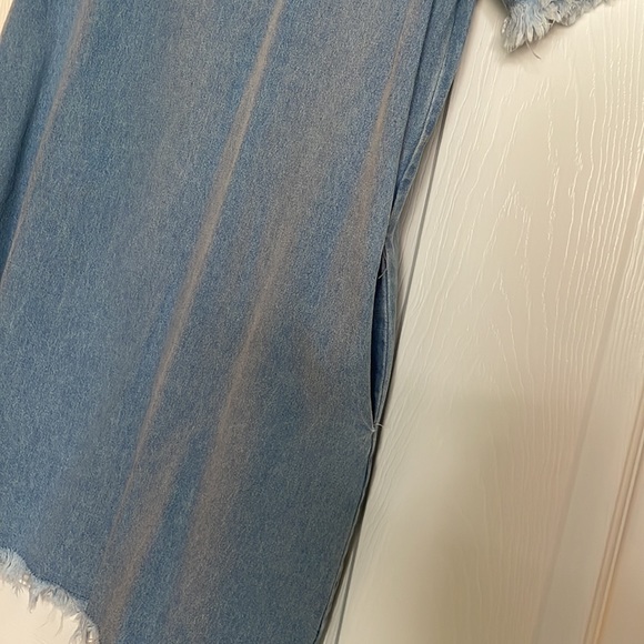 Super cute lightweight denim dress with pockets!  Medium - Picture 5 of 6